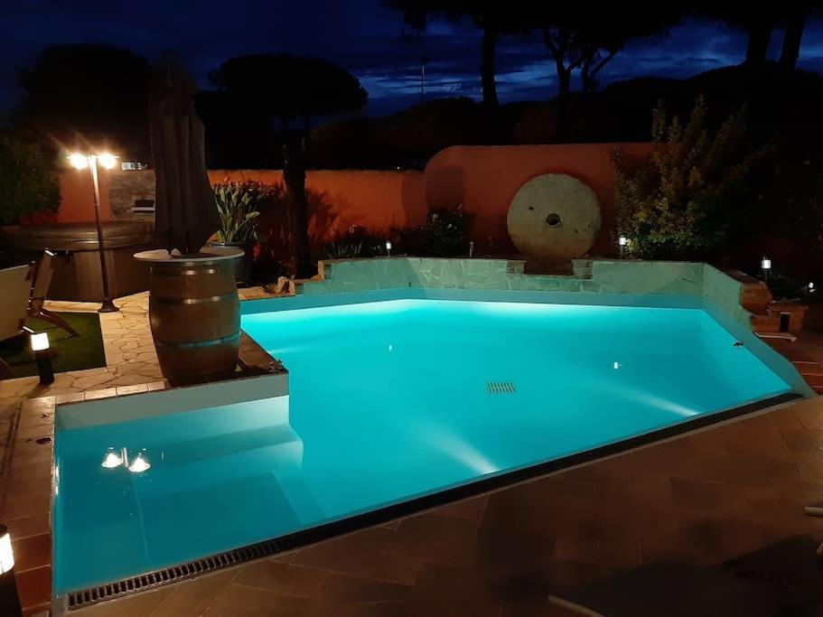 Hebergement Insolite Studio Grau Du Roi Mas Des Marines Piscine Le Grau-du-Roi Esterno foto